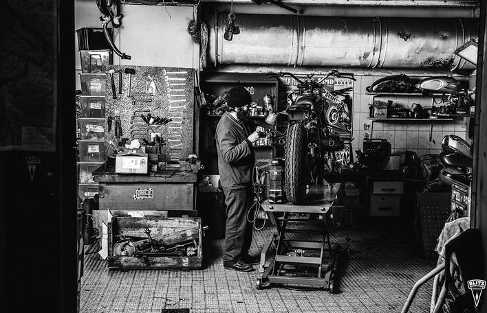 Inside a Motorcycle Custom Garage – Fubiz Media