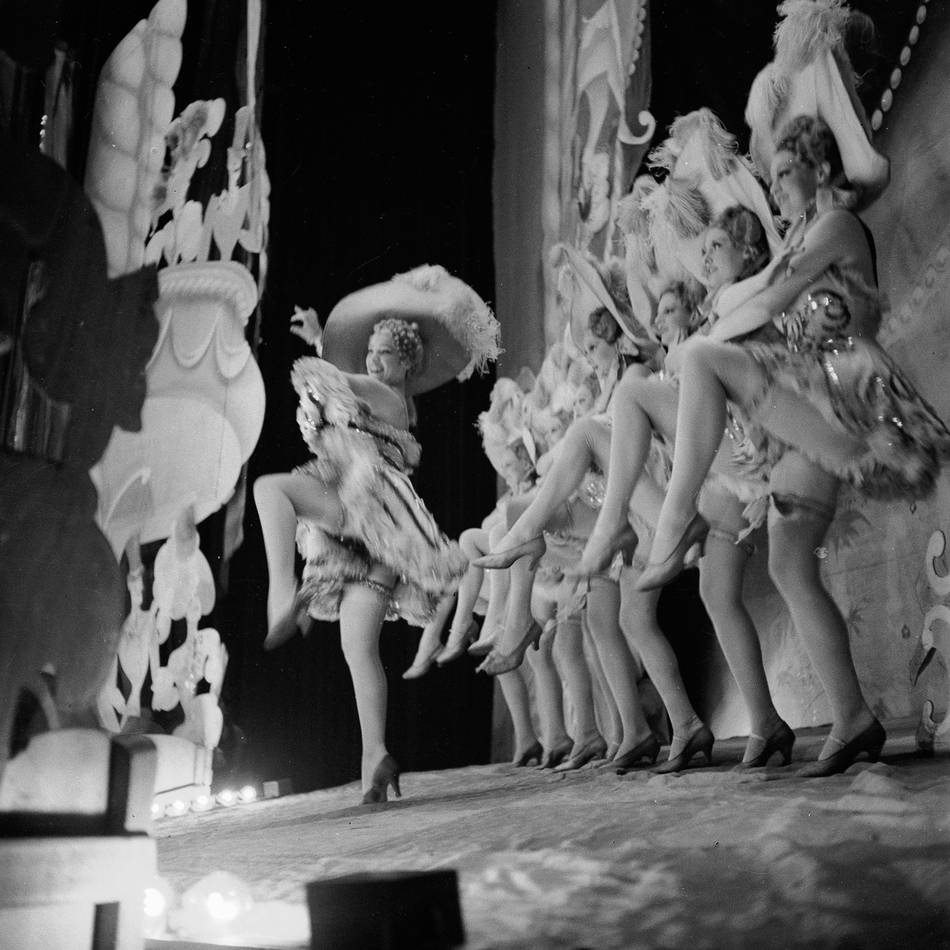 Folies Bergère In 1937 Photography Memories – Fubiz Media