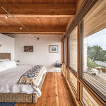 Superb Wooden Beach House in Canada-8