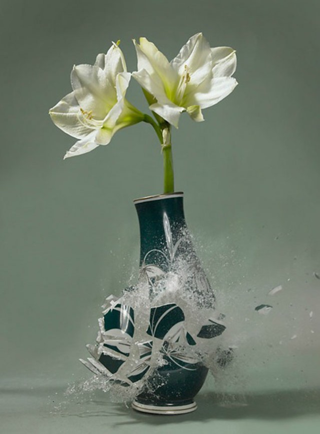 Exploding Vases – Fubiz Media