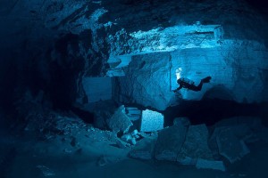 Underwater Russian Cave – Fubiz Media