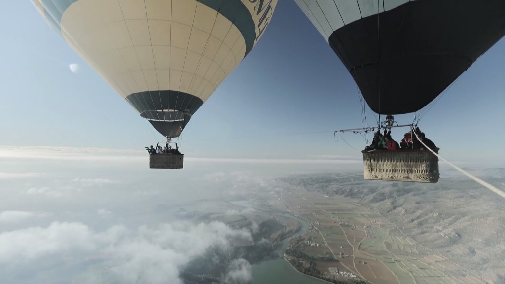 The Balloon Highline Skylining – Fubiz Media