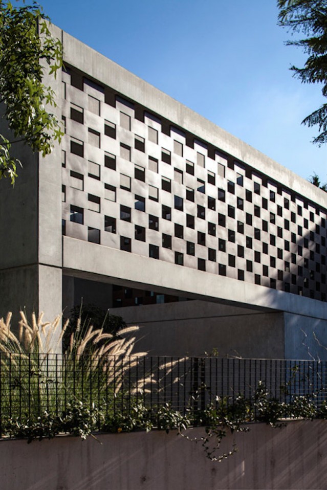 Shadow House with Perforated Screens – Fubiz Media