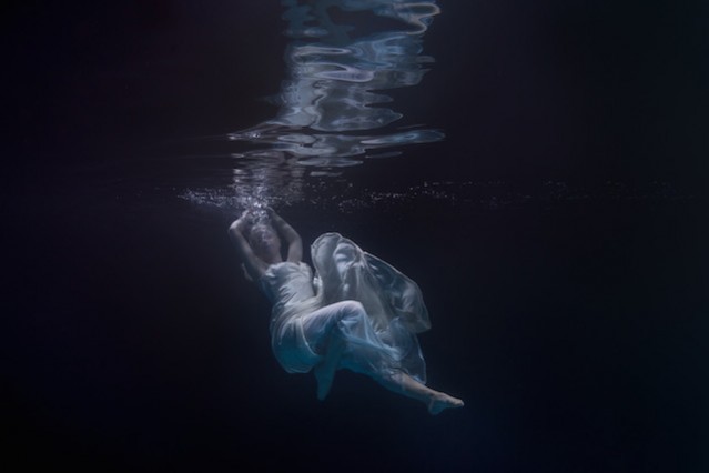 Underwater Dancing Photography – Fubiz Media