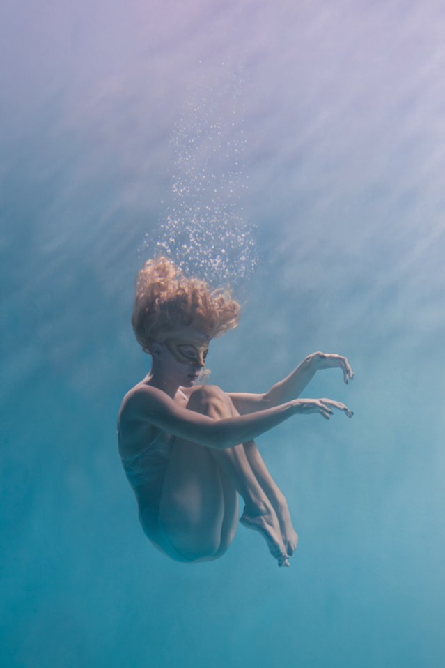 Underwater Dancing Photography – Fubiz Media