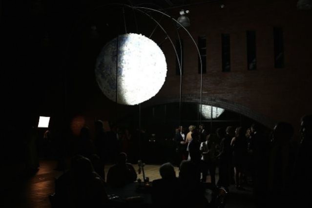 Glowing Moon Sculpture – Fubiz Media