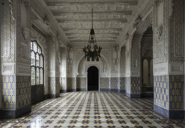 Sumptuous Abandoned Castel Photography – Fubiz Media