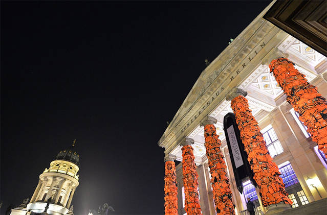 Ai Weiwei Covered Berlin’s Konzerthaus By 14 000 Refugees Life Jackets ...