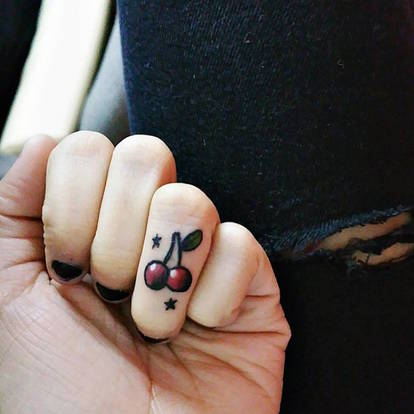 Tiny Finger Tattoos – Fubiz Media