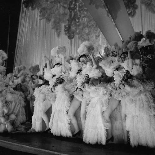 Folies Bergère in 1937 Photography Memories – Fubiz Media