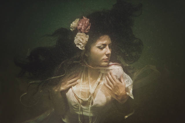 Poetic & Ephemeral Underwater Shots – Fubiz Media