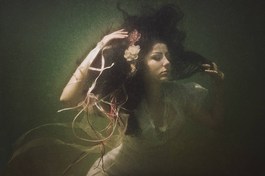 Poetic & Ephemeral Underwater Shots – Fubiz Media