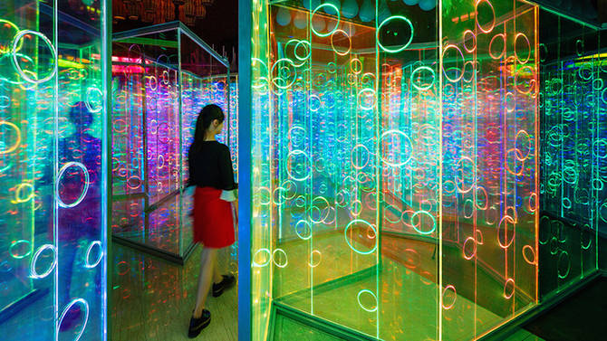 Colorful & Illuminated Labyrinthe in China – Fubiz Media