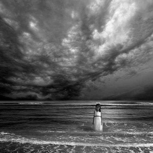 Surrealism Photograph in Black and White – Fubiz Media